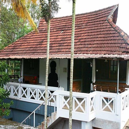 Kairali Palace Home Stay Thekkady Bilik gambar