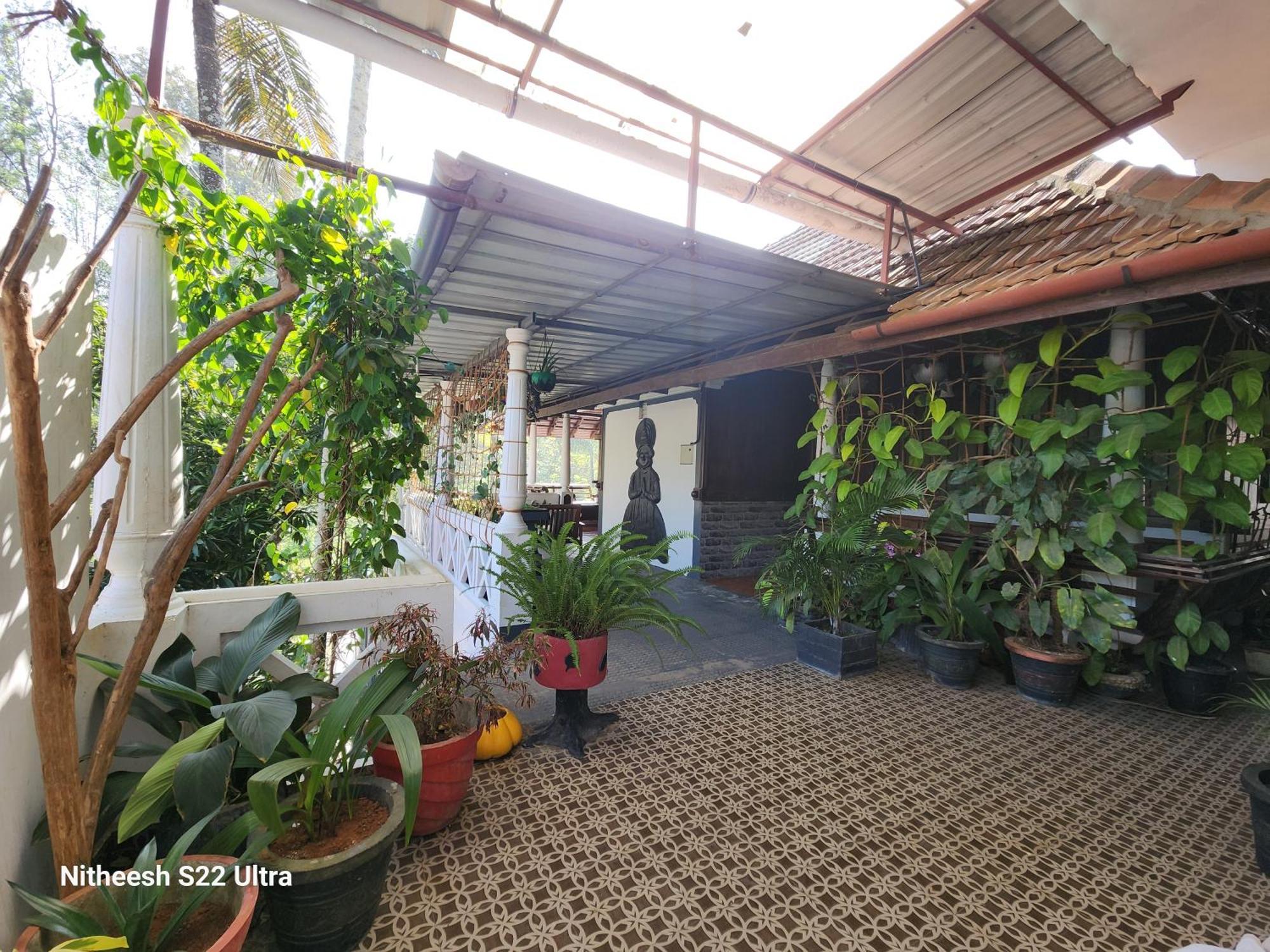 Kairali Palace Home Stay Thekkady Luaran gambar
