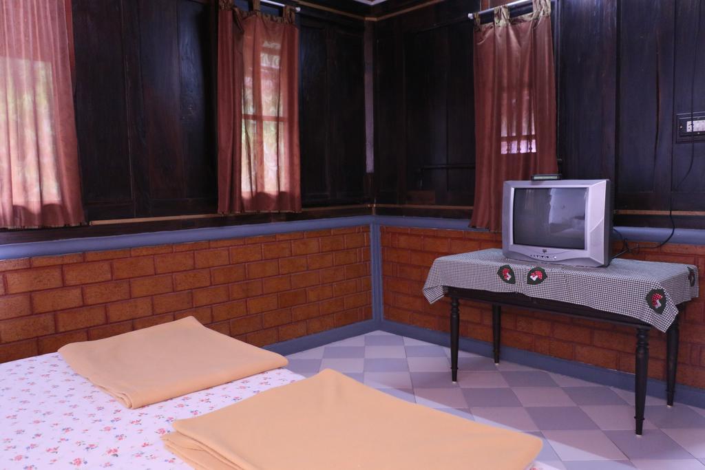 Kairali Palace Home Stay Thekkady Bilik gambar