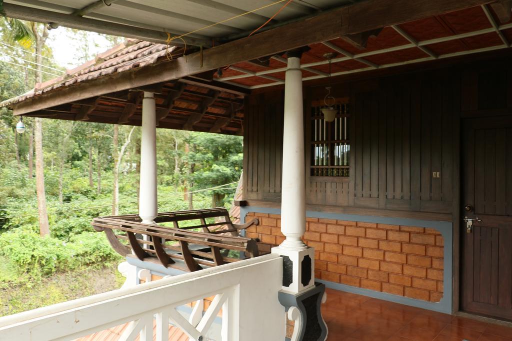 Kairali Palace Home Stay Thekkady Bilik gambar